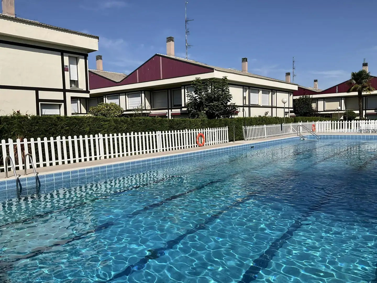 Adossat amb piscina en venda a Avenida de Haro, imagen 2