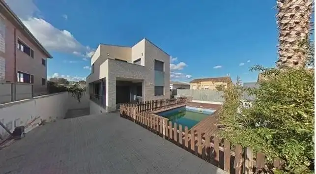 Swimming pool of Houses for sale in Vilanova i la Geltrú  with Air Conditioner, Private garden and Terrace
