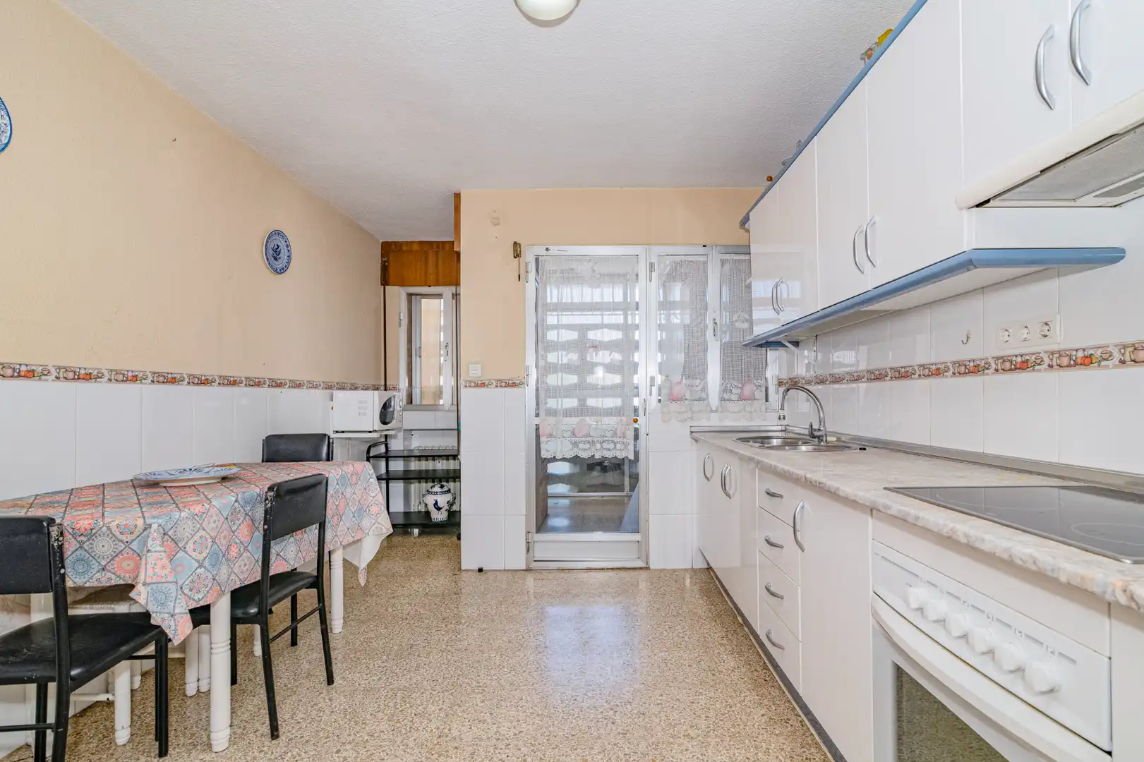 Kitchen of Flat for sale in Granada  with Terrace, Storage room and Balcony