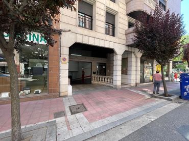 Individual amb ascensor en venda a Calle Pérez Galdós 2