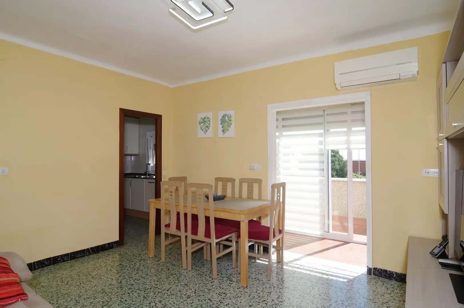 Menjador de Casa o xalet en venda en Sant Vicenç Dels Horts amb Aire condicionat, Calefacció i Jardí privat