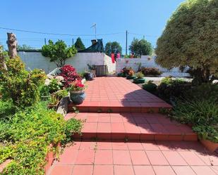 Vista exterior de Casa o xalet en venda en Vilagarcía de Arousa amb Terrassa, Piscina i Balcó