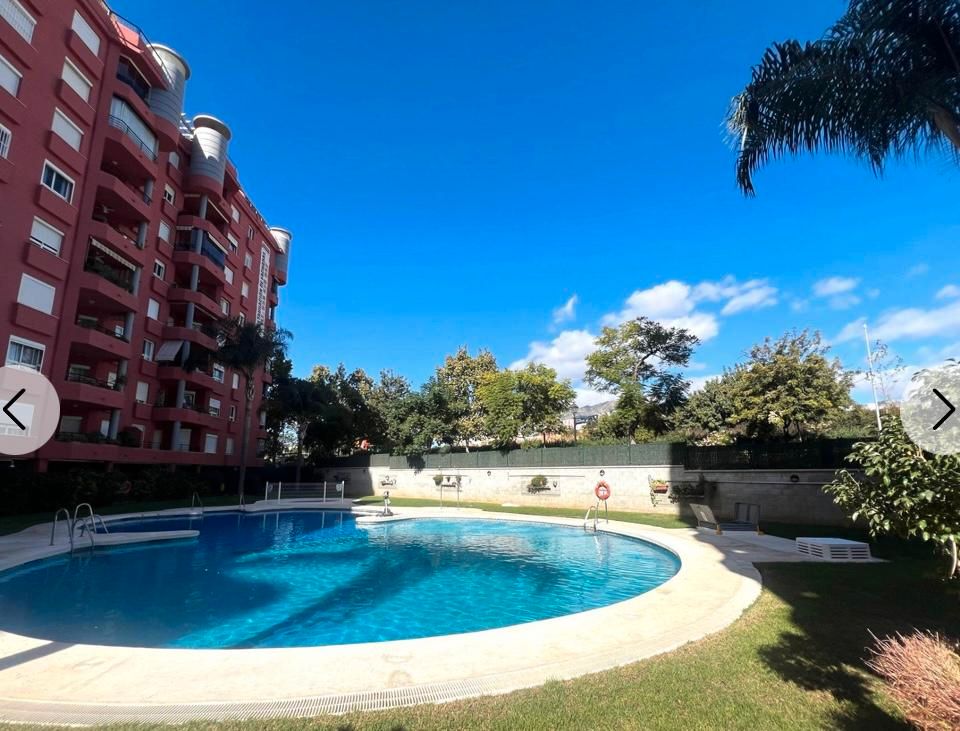Swimming pool of Flat for sale in Fuengirola  with Air Conditioner, Terrace and Community pool