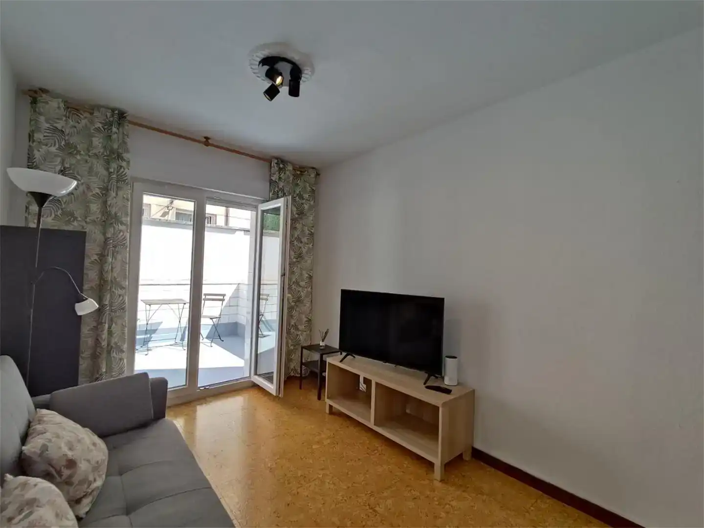 Sala de estar de Piso para compartir en Gijón  con Amueblado y Balcón