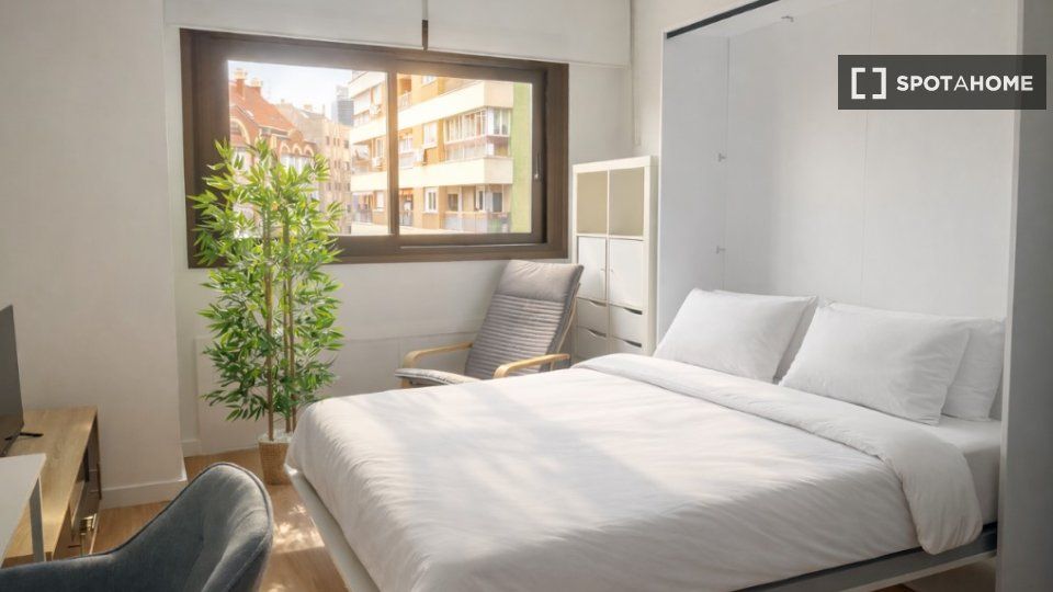 Dormitori de Pis de lloguer en  Madrid Capital amb Aire condicionat, Calefacció i Moblat