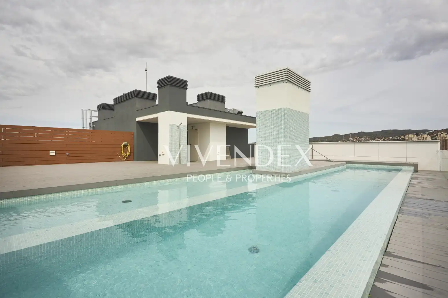 Piscina de Àtic en venda en L'Hospitalet de Llobregat amb Aire condicionat, Calefacció i Parquet
