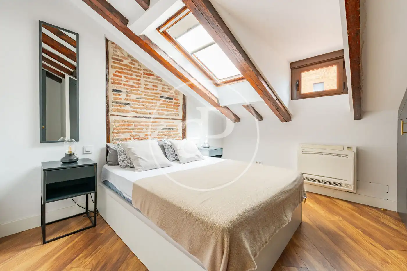 Schlafzimmer von Dachboden zum Verkauf in Madrid mit Klimaanlage, Heizung und Abstellraum