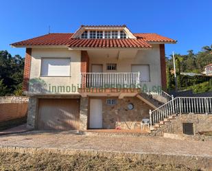 Vista exterior de Casa o xalet en venda en Poio amb Calefacció, Jardí privat i Terrassa