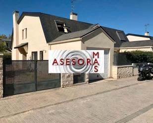 Vista exterior de Casa adosada en venda en Aranjuez amb Aire condicionat, Calefacció i Jardí privat