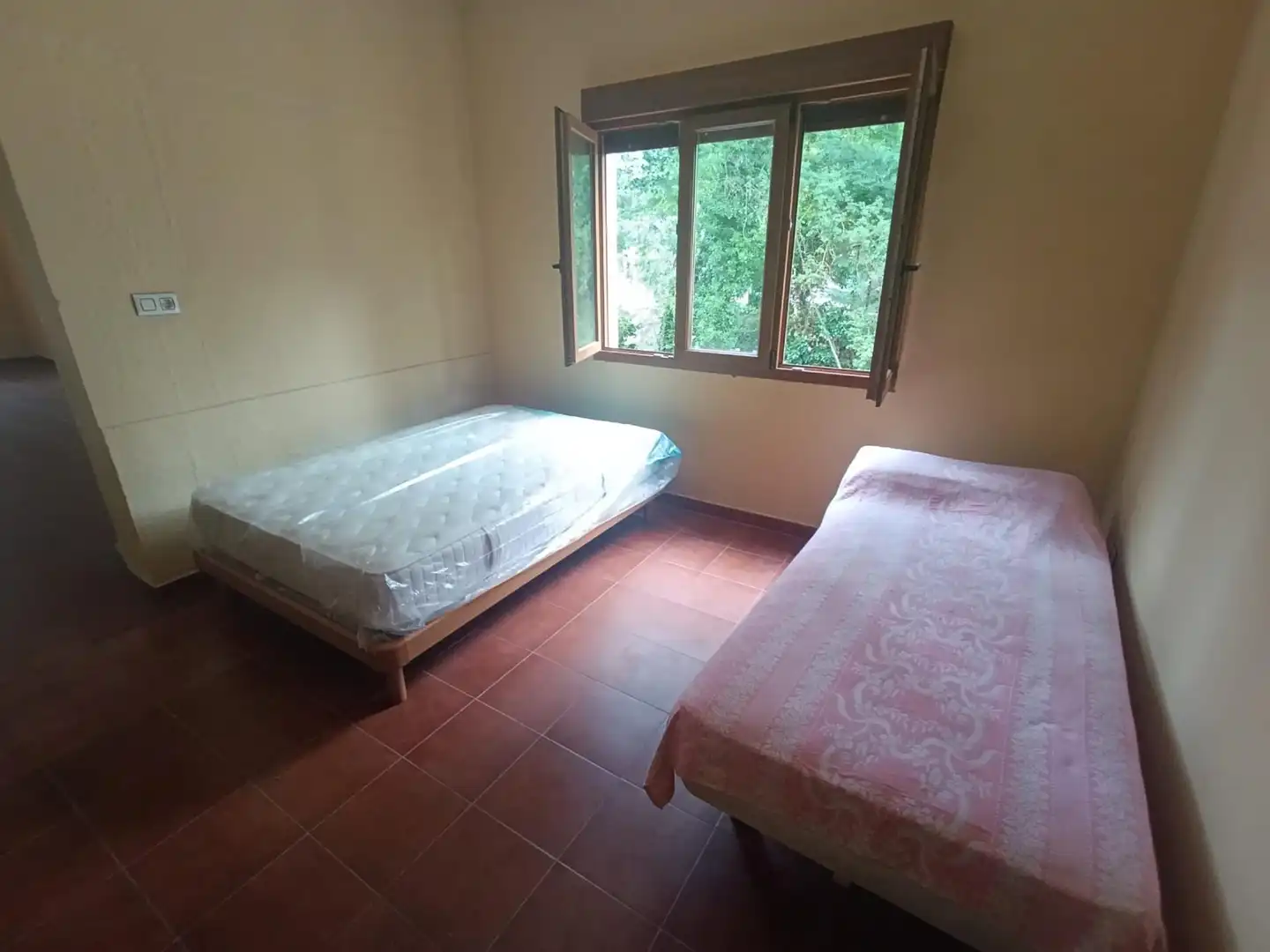 Schlafzimmer von Erdgeschoss zum Verkauf in Teverga mit Privatgarten