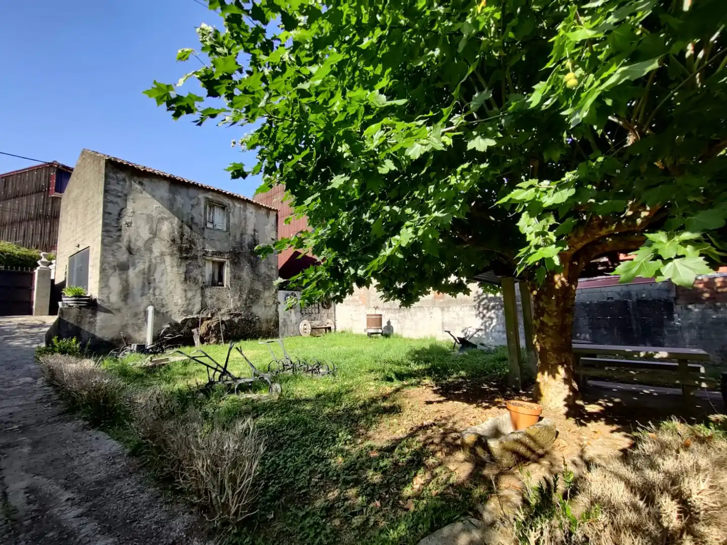 Finca rústica en venda en Boiro amb Jardí privat