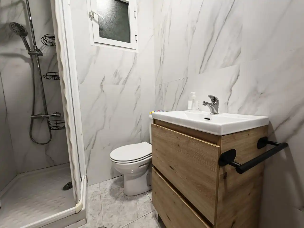 Badezimmer von Erdgeschoss zur Miete in Sevilla mit Möbliert