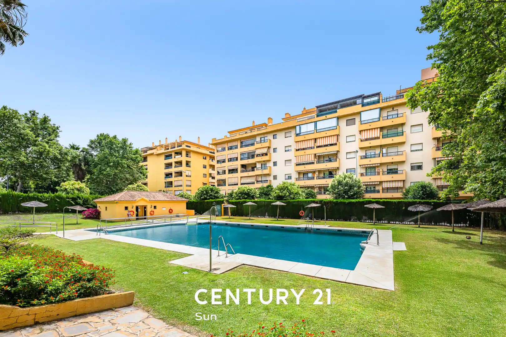 Vista exterior de Pis en venda en Marbella amb Aire condicionat, Calefacció i Terrassa