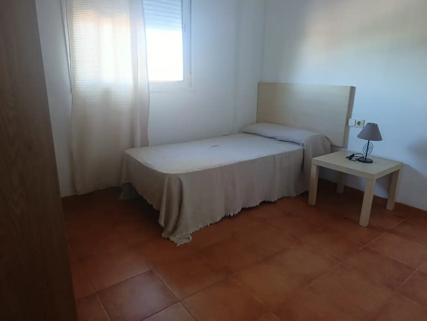 Habitación de Piso de alquiler en Dos Hermanas con Aire acondicionado, Terraza y Amueblado