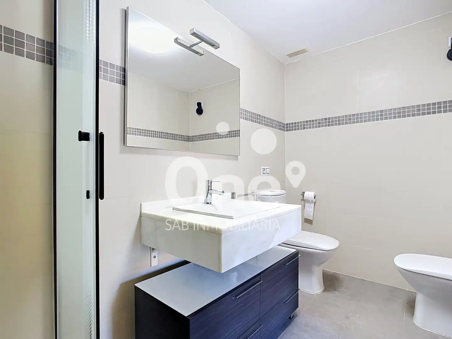 Baño de Casa adosada de alquiler en San Antonio de Benagéber con Aire acondicionado, Calefacción y Jardín privado