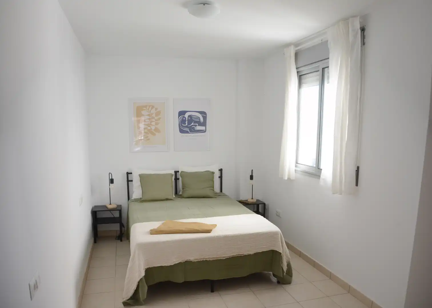 Schlafzimmer von Wohnungen zur Miete in Láchar mit Klimaanlage, Heizung und Terrasse