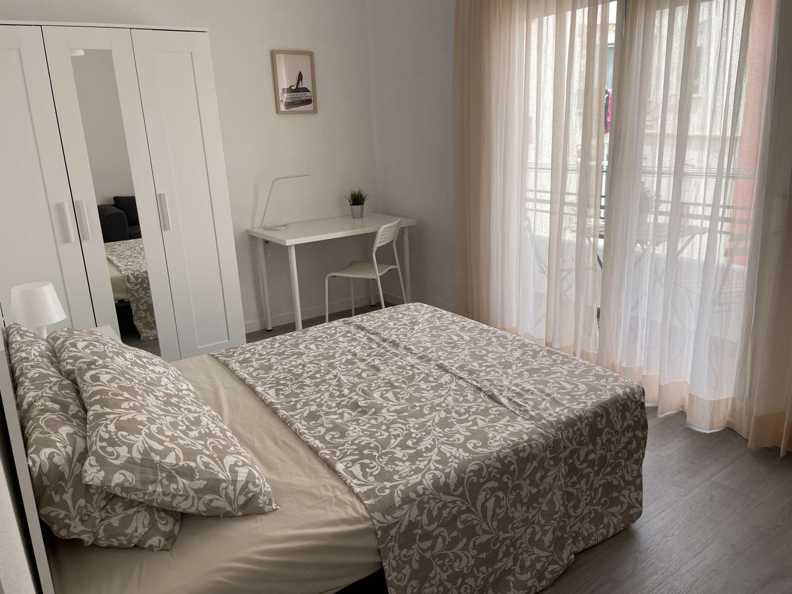 Dormitori de Pis per a compartir en  Valencia Capital amb Aire condicionat, Terrassa i Moblat