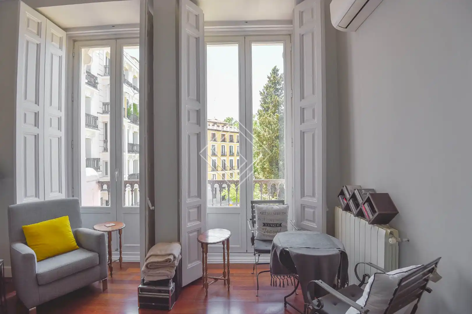Living room of Flat for sale in Madrid  with Air Conditioner, Heating and Storage room