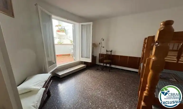 Dormitori de Apartament en venda en Cadaqués amb Moblat