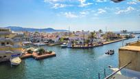 Vista exterior de Casa o xalet en venda en Empuriabrava amb Aire condicionat, Terrassa i Balcó