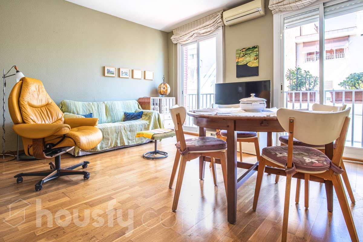 Living room of Duplex for sale in  Barcelona Capital  with Air Conditioner and Parquet flooring