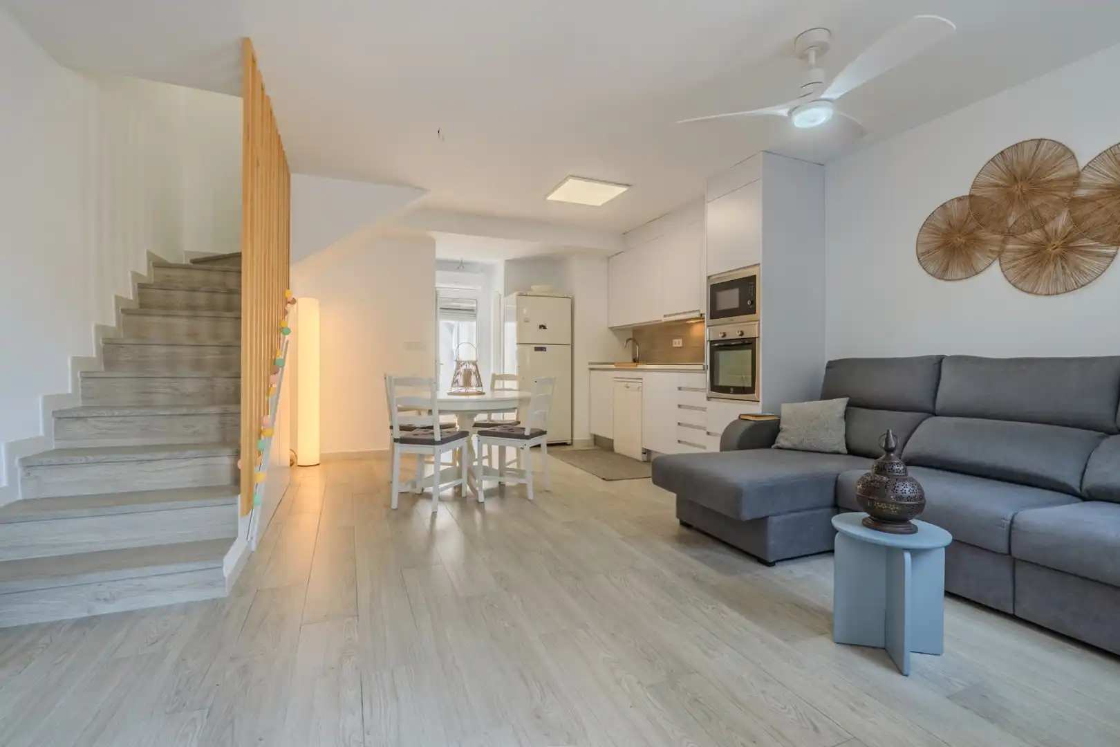 Sala d'estar de Casa adosada en venda en Los Alcázares amb Aire condicionat, Terrassa i Traster