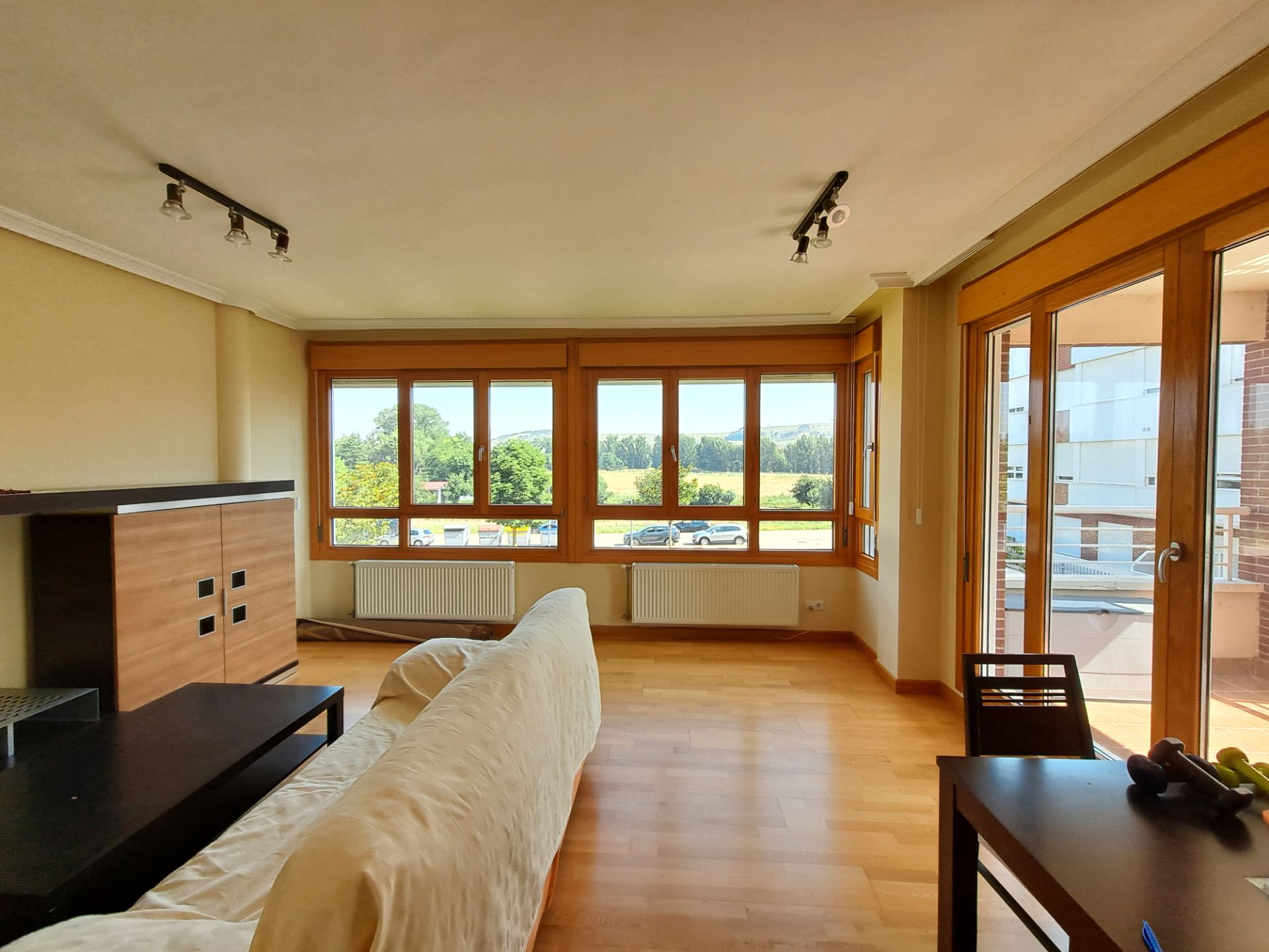 Sala de estar de Piso en venta en Burgos Capital con Calefacción, Terraza y Trastero