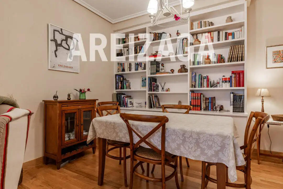 Comedor de Piso en venta en Donostia - San Sebastián  con Calefacción y Balcón