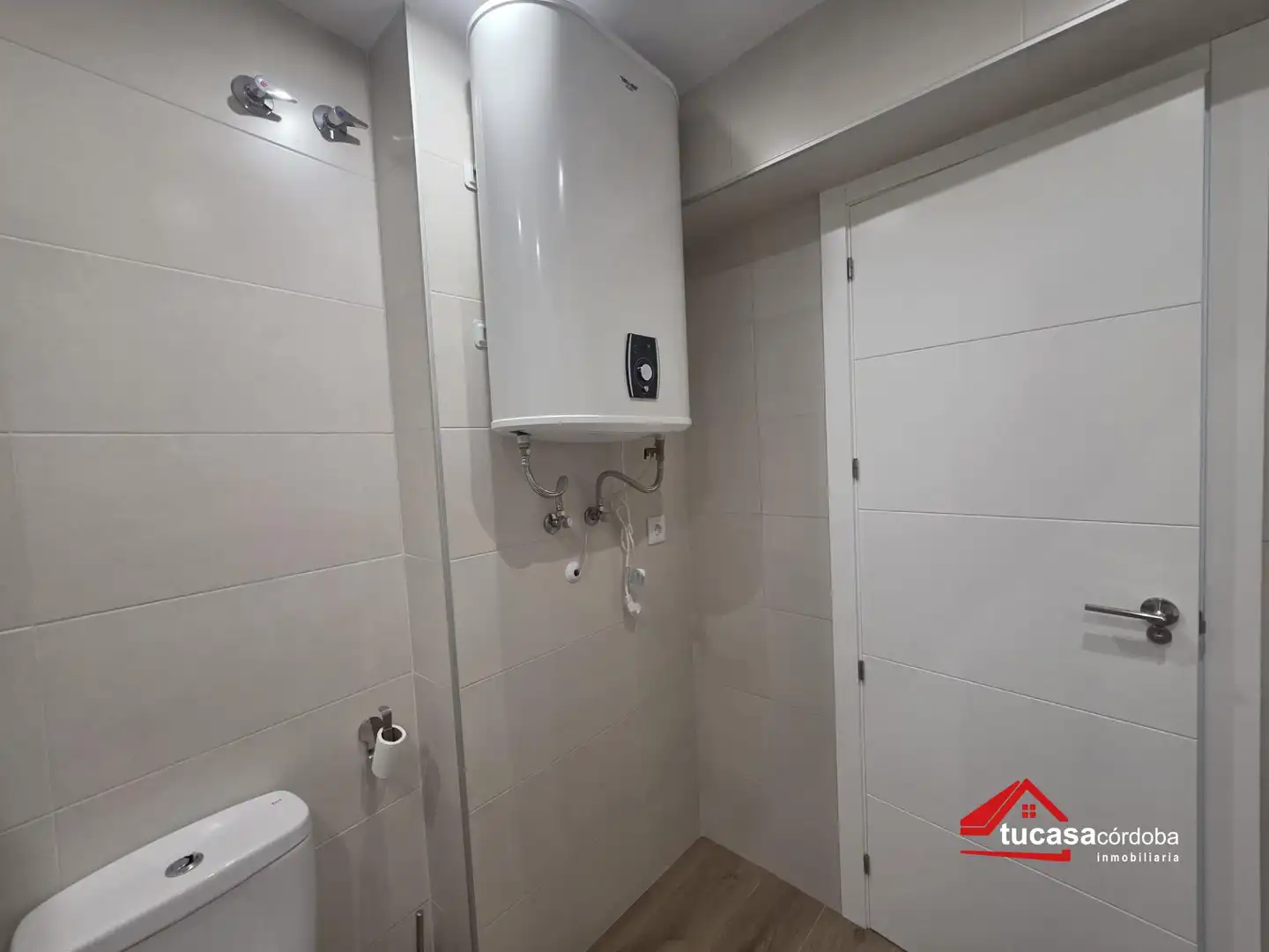 Bathroom of Flat for rent in Córdoba  with Air Conditioner and Furnished