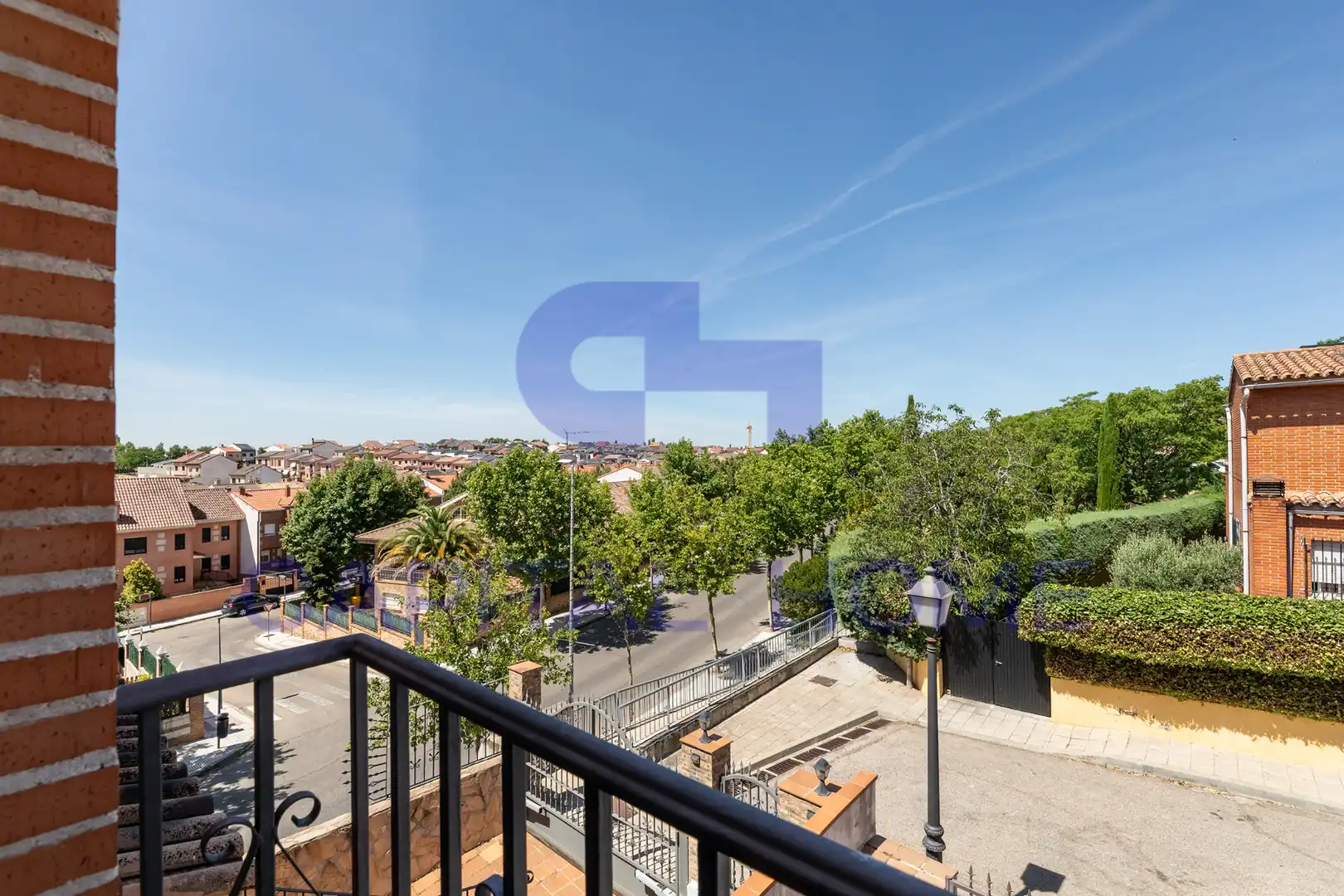 Vista exterior de Casa adosada en venta en Navalcarnero con Aire acondicionado, Calefacción y Jardín privado