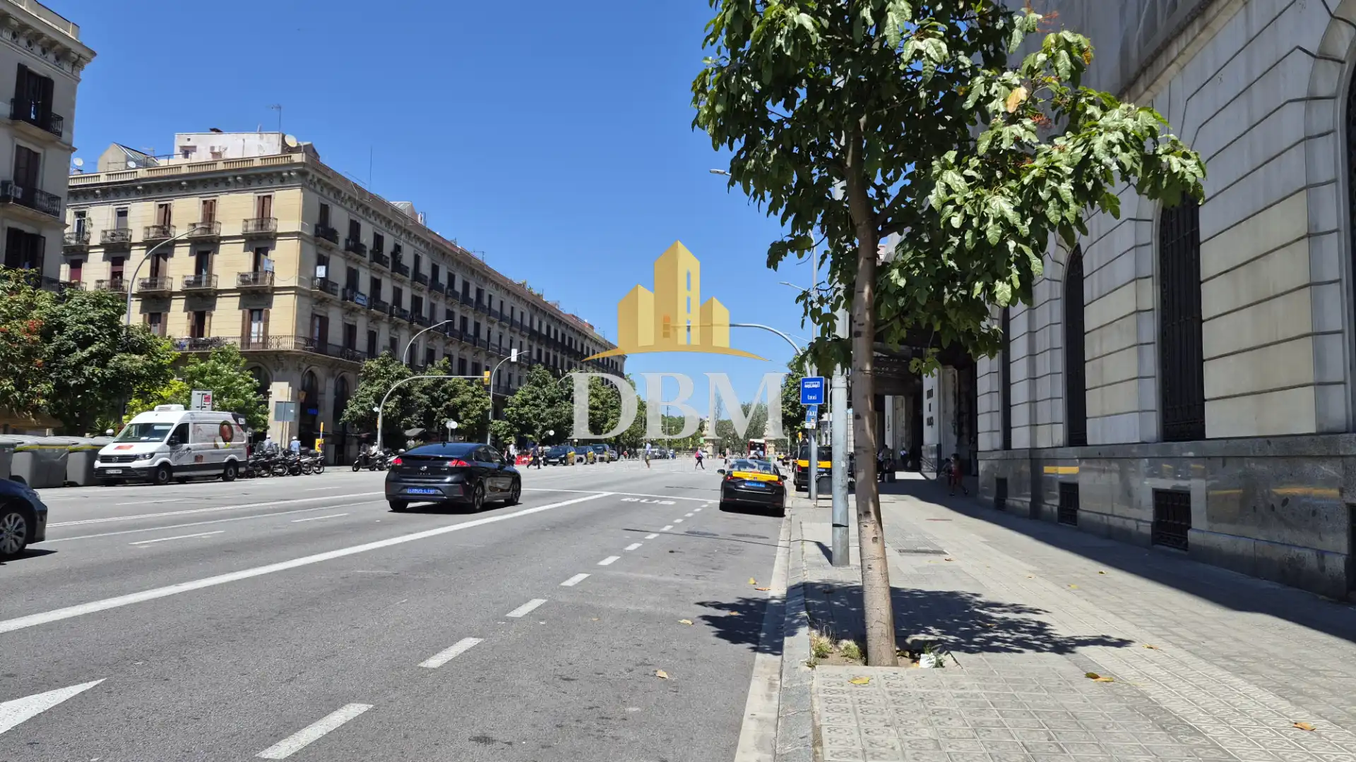 Exterior view of Commercial properties for transfer in Barcelona  with Air Conditioner and Furnished