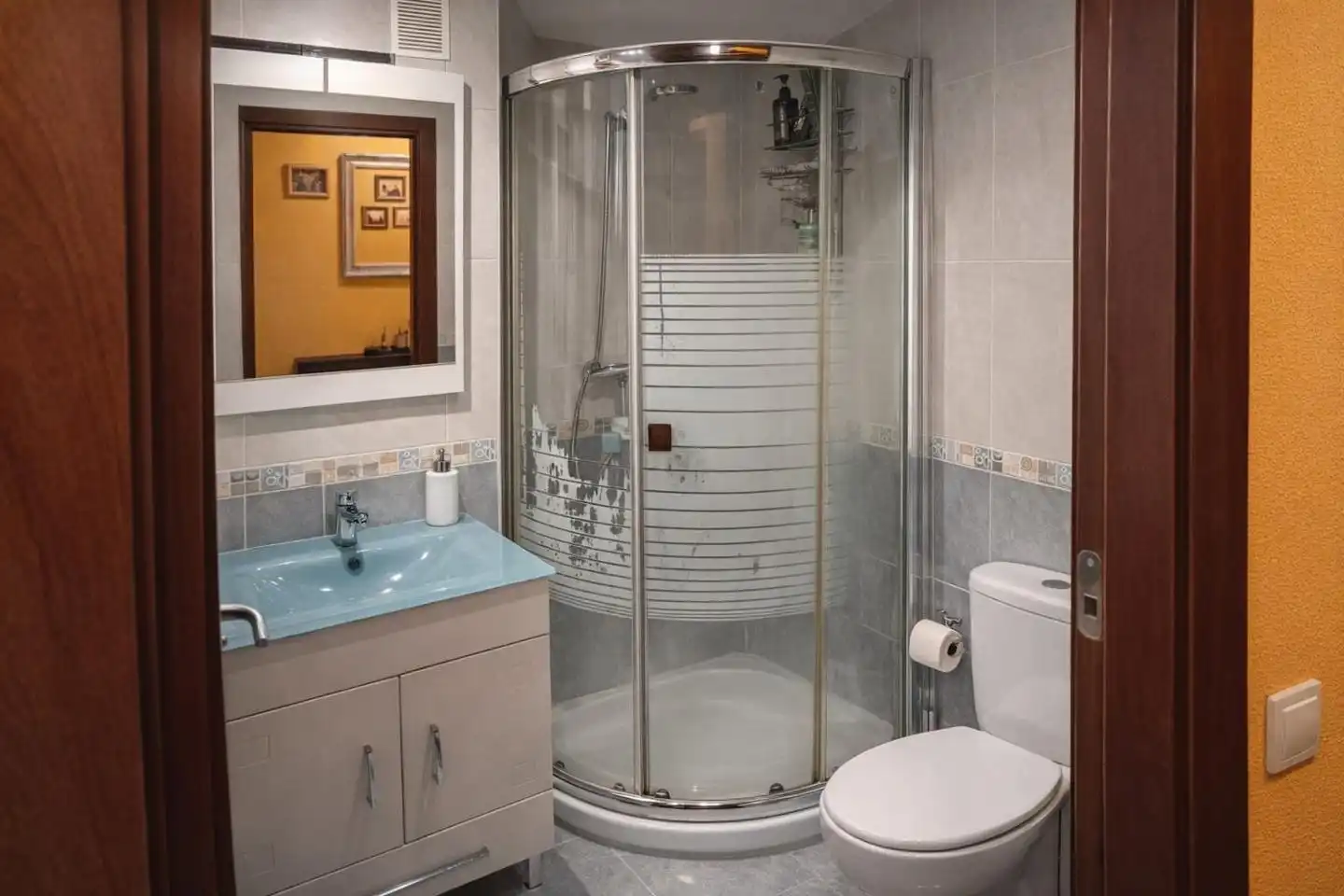 Baño de Piso en venta en Gijón  con Calefacción, Trastero y Amueblado