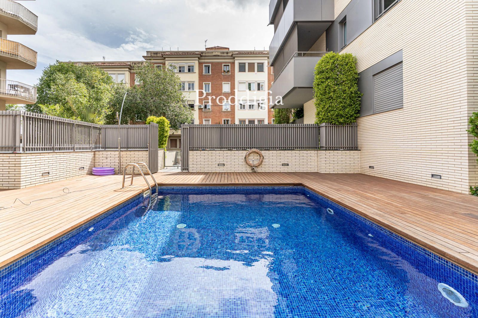 Swimming pool of Flat for sale in  Barcelona Capital  with Air Conditioner, Heating and Terrace
