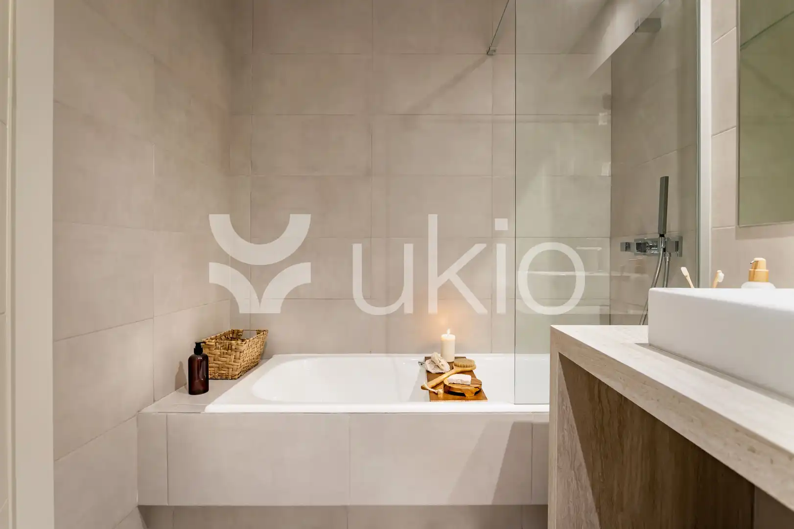 Baño de Apartamento de alquiler en Madrid con Calefacción, Terraza y Amueblado