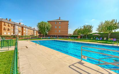 Swimming pool of Flat for sale in Majadahonda