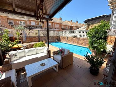 Casa a schiera con balcone in vendita a La Ermita