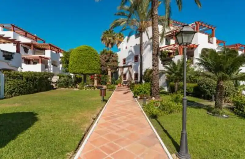 Vista exterior de Planta baja en venta en Marbella con Aire acondicionado, Calefacción y Terraza