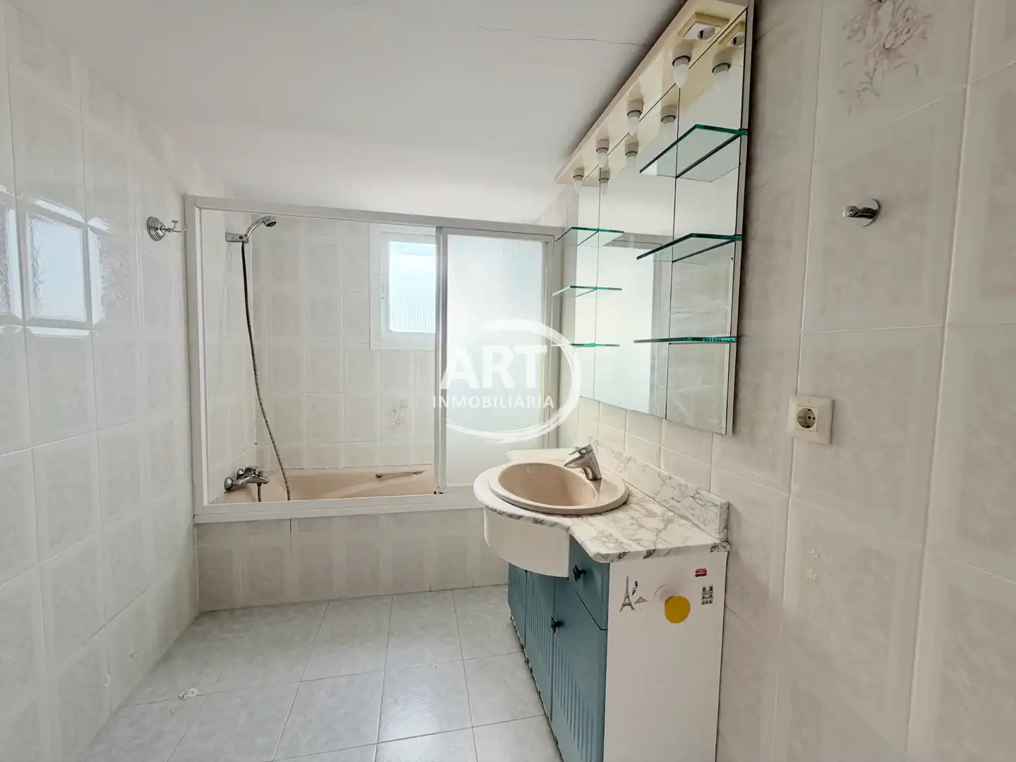 Bathroom of Houses for sale in L'Eliana  with Air Conditioner, Heating and Private garden