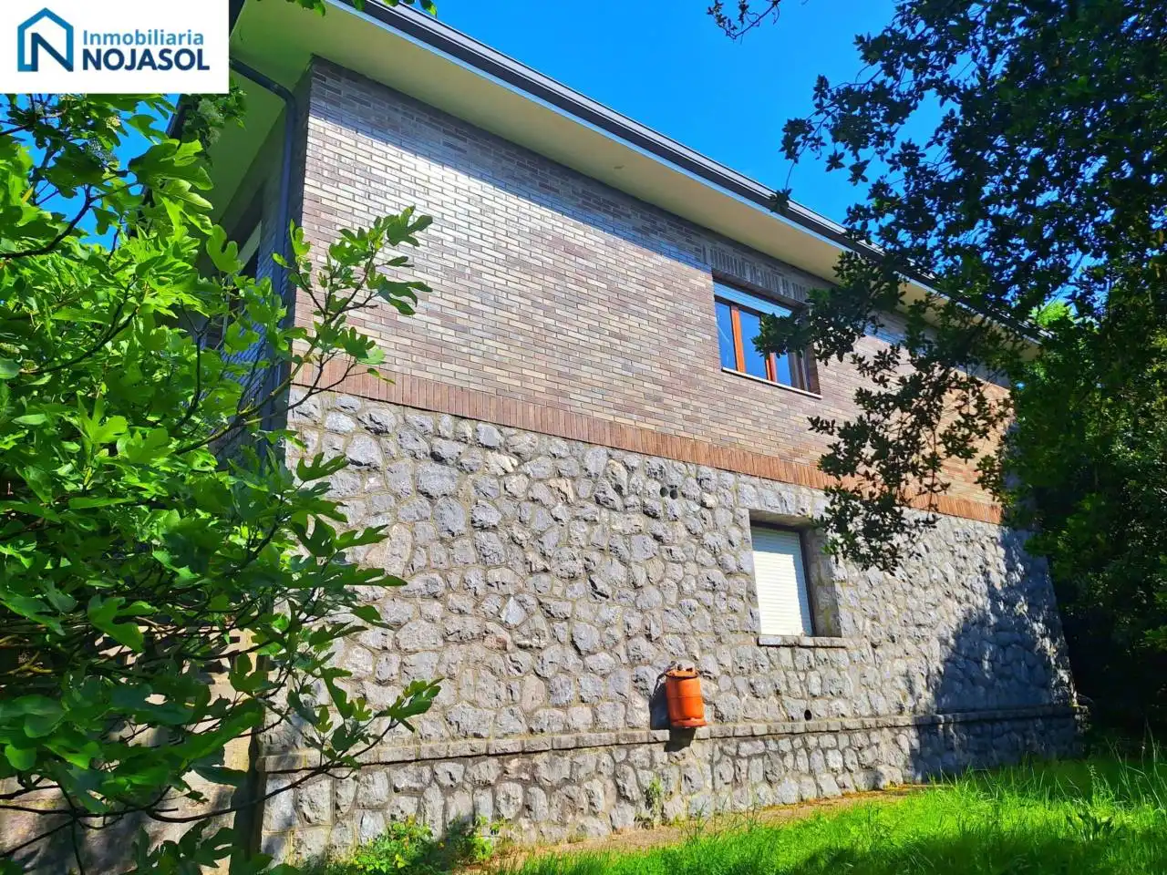 Vista exterior de Casa o xalet en venda en Noja amb Calefacció i Terrassa