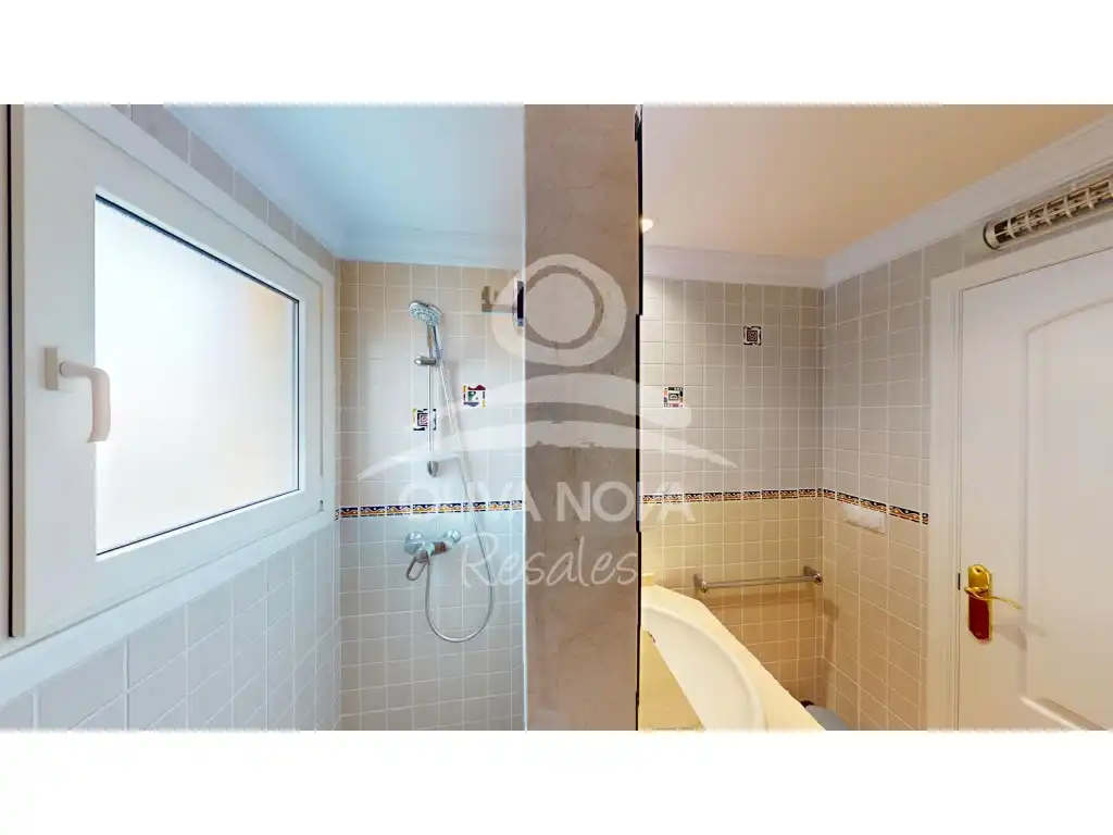Baño de Casa o chalet en venta en Oliva con Terraza y Piscina