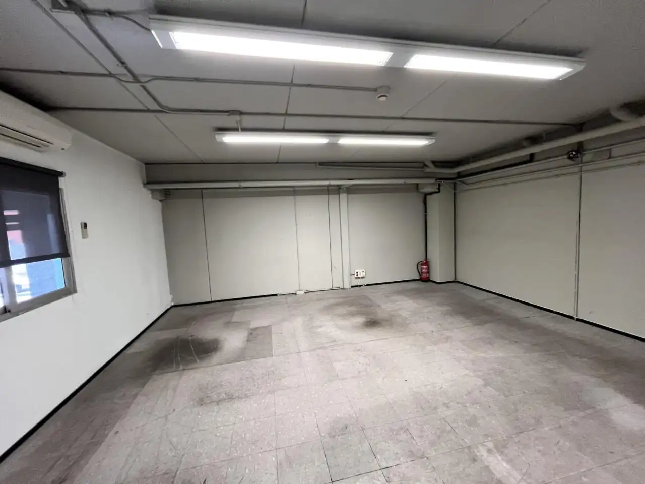 Nau industrial de lloguer en Cervelló amb Alarma
