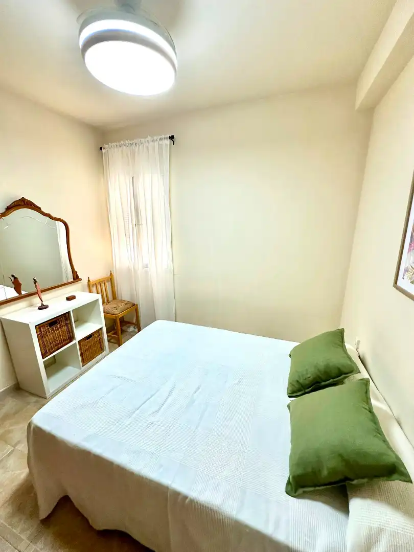 Schlafzimmer von Wohnung zur Miete in Linares mit Möbliert, Ofen und Waschmaschine