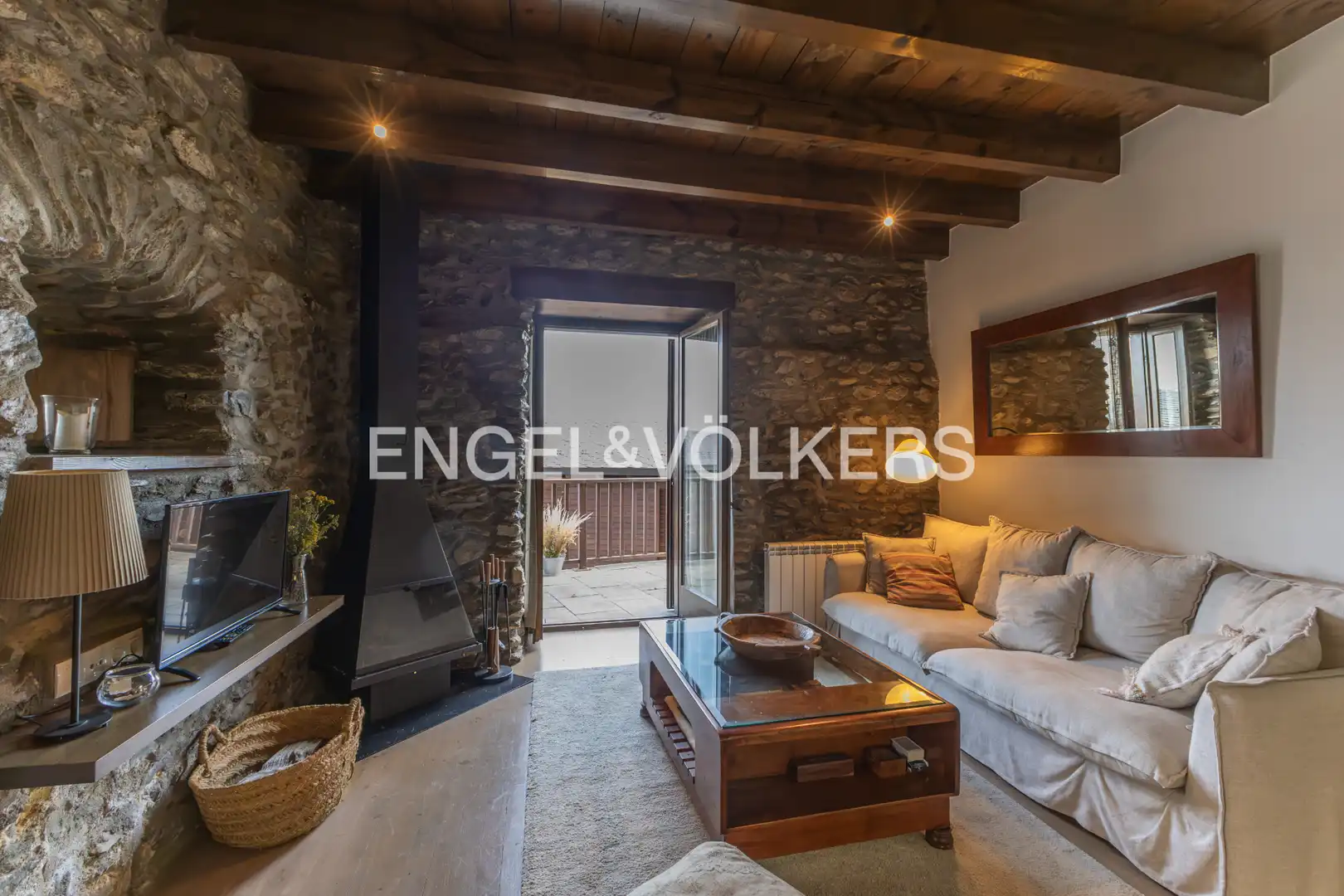 Sala de estar de Casa adosada en venta en Fontanals de Cerdanya con Calefacción, Parquet y Terraza