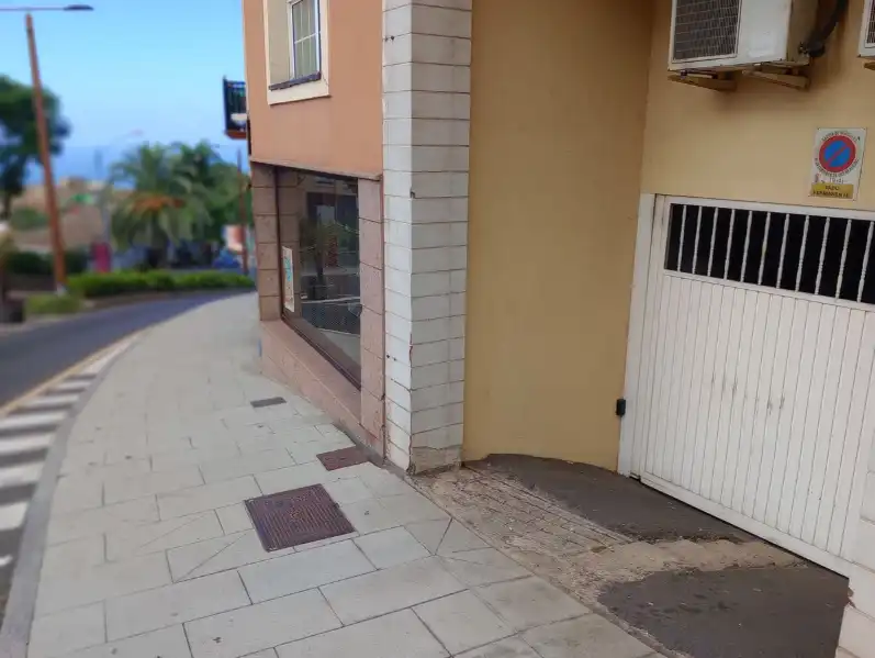 Außenansicht von Garage zum Verkauf in Los Realejos