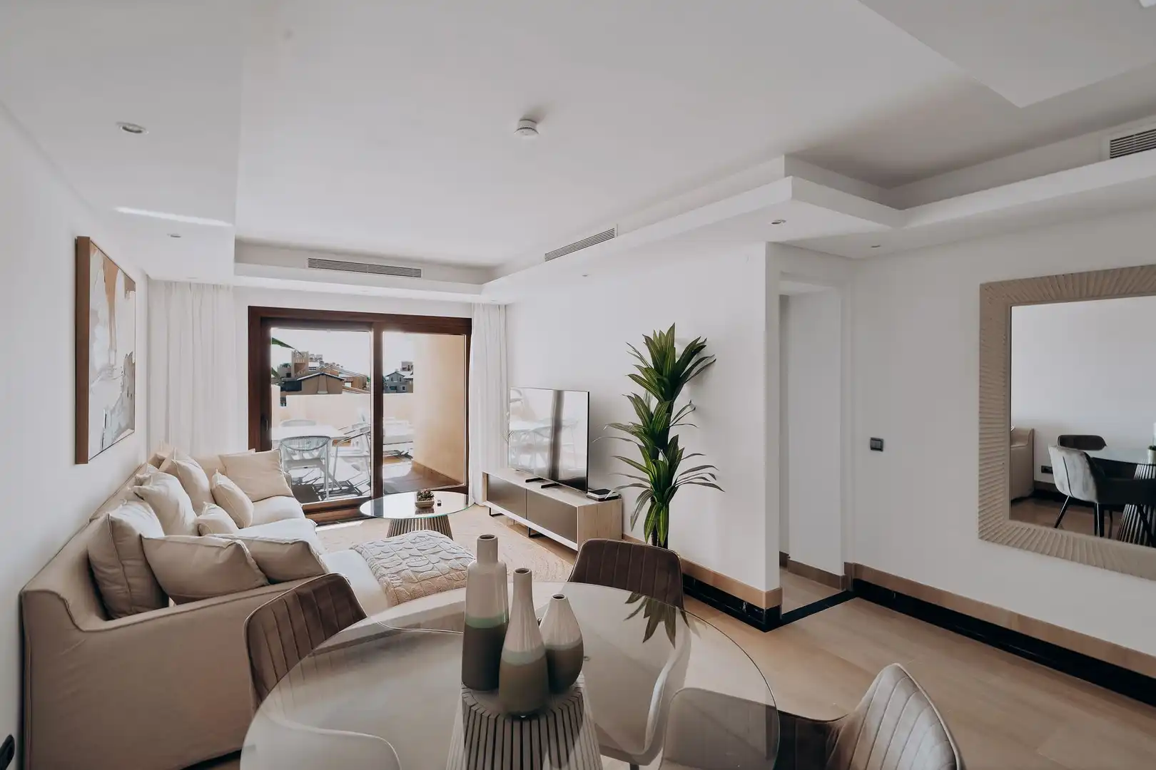 Sala d'estar de Àtic de lloguer en Estepona amb Terrassa