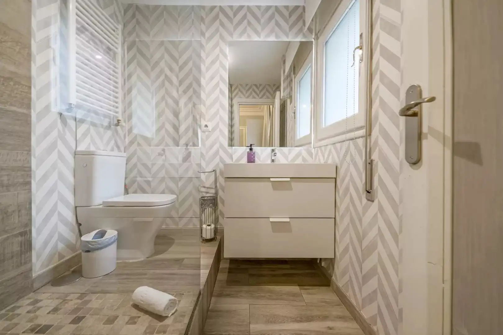 Bathroom of Flat for rent in Madrid  with Air Conditioner, Heating and Terrace