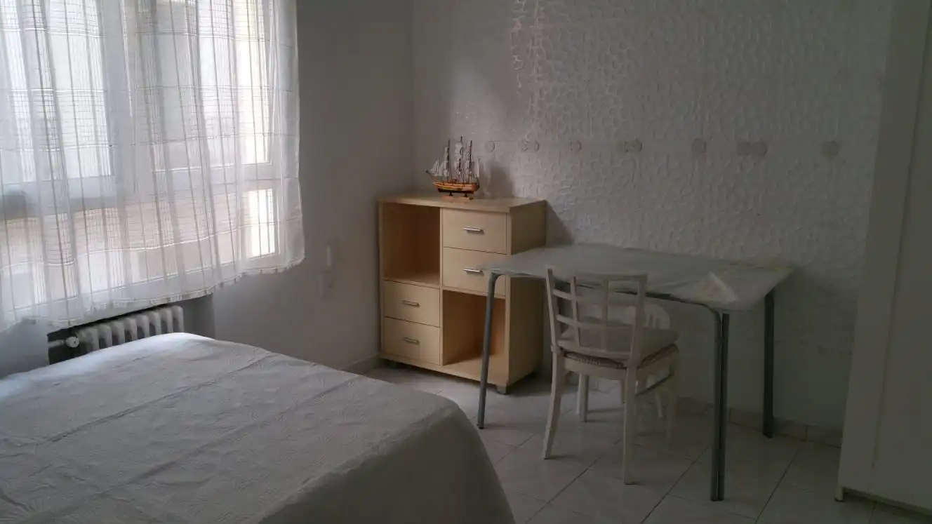 Habitación de Estudio de alquiler en Madrid con Amueblado