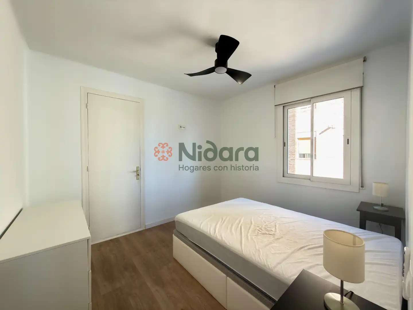 Bedroom of Flat for sale in Barcelona  with Air Conditioner, Heating and Parquet flooring