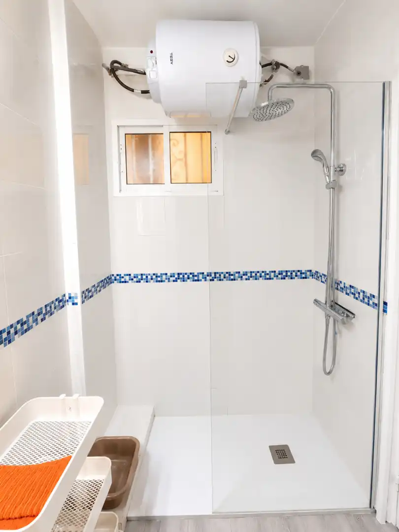 Baño de Estudio en venta en Benalmádena con Aire acondicionado, Terraza y Amueblado