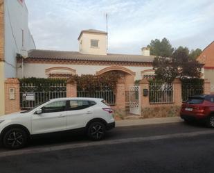 Vista exterior de Casa o xalet en venda en Daimiel amb Aire condicionat, Calefacció i Piscina